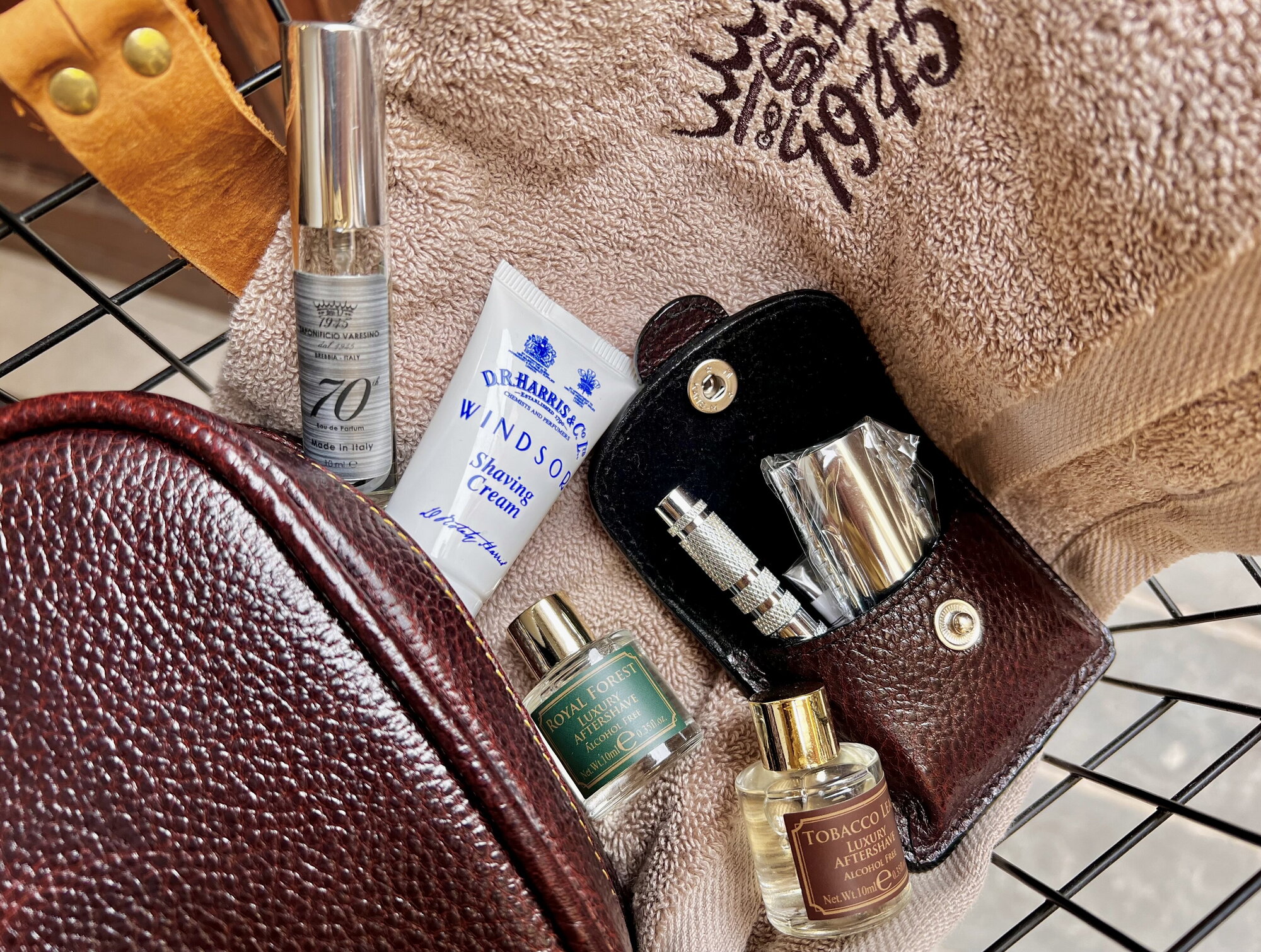Vacation for the wet shaver: packing your toiletry bag smartly
