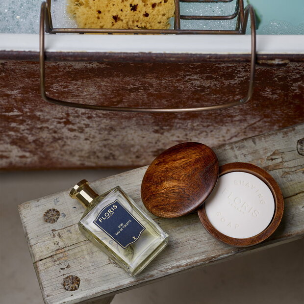 Floris No. 89 Shaving soap in bowl